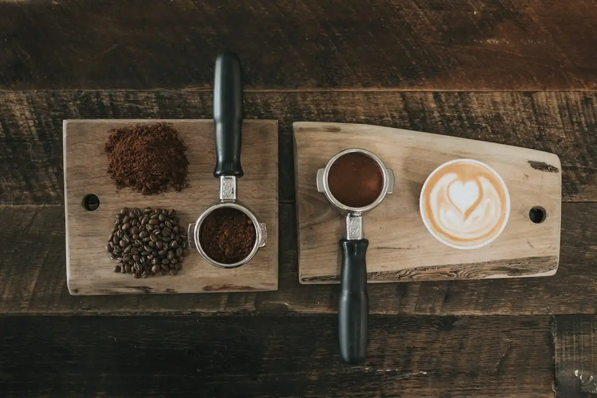 Barista pri pripravi espressa